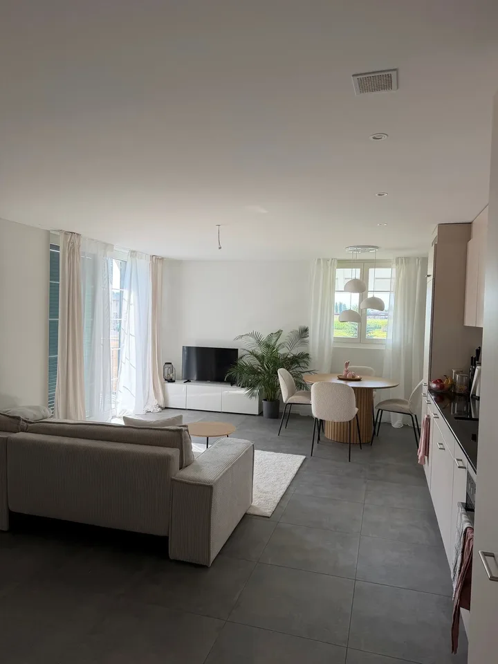 Helle und moderne Wohnung in Höri mit Balkon!