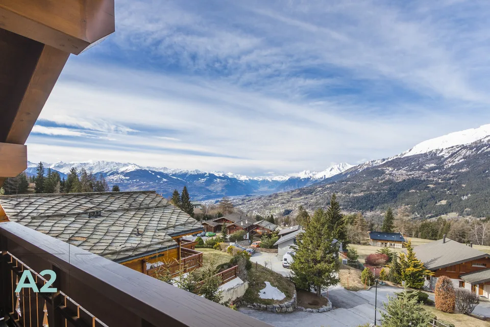 Chalet con vista mozzafiato sulla valle e le Alpi