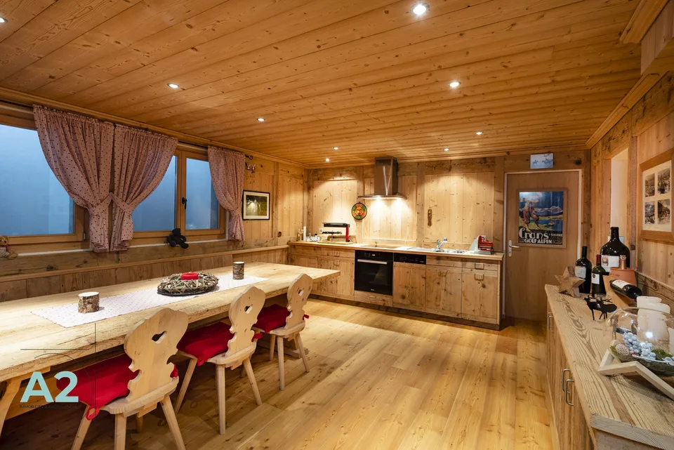 Chalet con vista mozzafiato sulla valle e le Alpi
