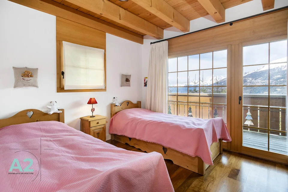 Chalet con vista mozzafiato sulla valle e le Alpi