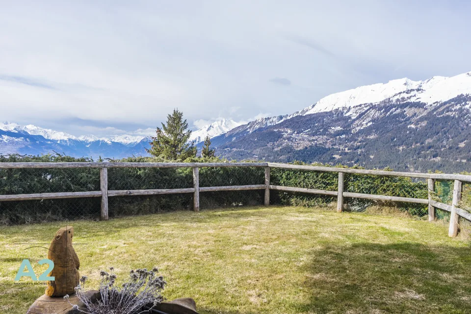 Chalet con vista mozzafiato sulla valle e le Alpi