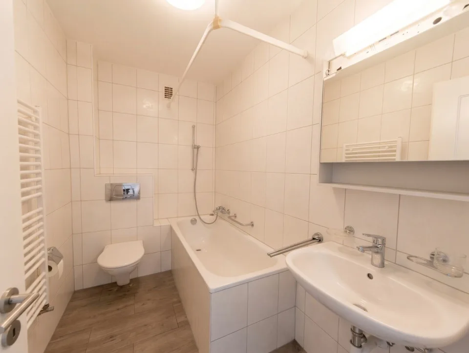 Beautiful 3.5-room apartment, bright and in excellent condition.