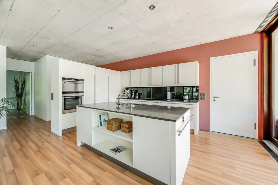 Appartement en rez-de-chaussée lumineux avec espace de séjour impressionnant et vue sur 6440 Ingenbohl-Brunnen