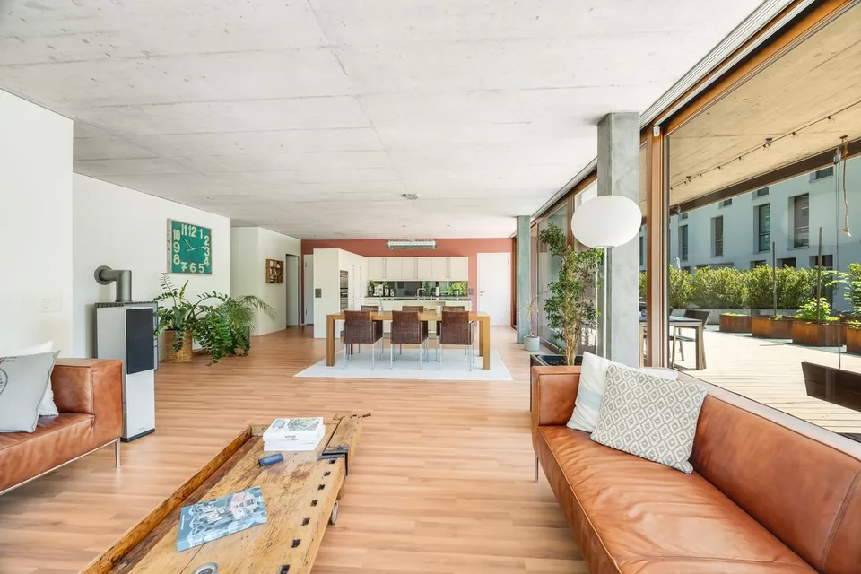 Helle Parterre-Wohnung mit beeindruckendem Sitzplatz und Aussicht i...