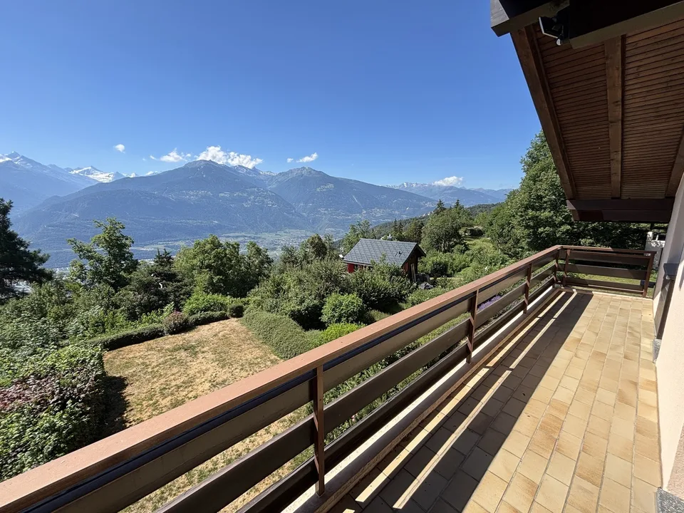 Charming house with panoramic views and private studio