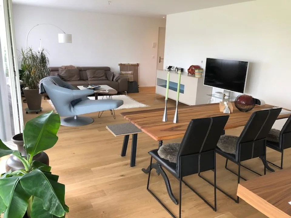 Camera luminosa con bagno privato in affitto, vicino alla natura con vista a Müllheim