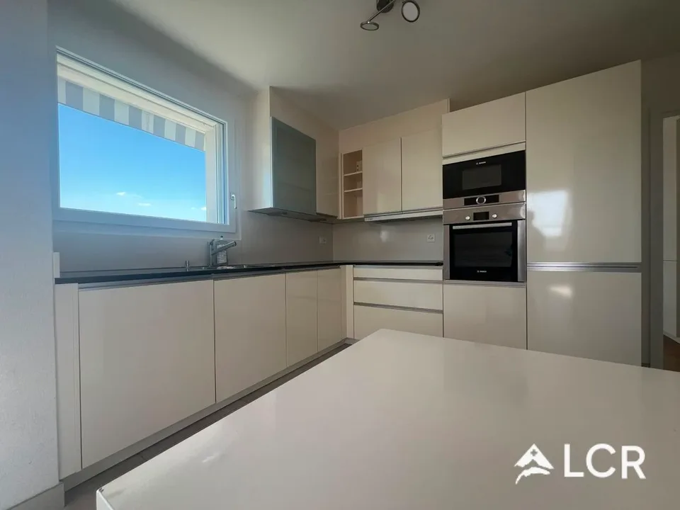Prächtige 4.5-Zimmer-Wohnung / 3 Schlafzimmer / 2 Badezimmer / 1 Balkon