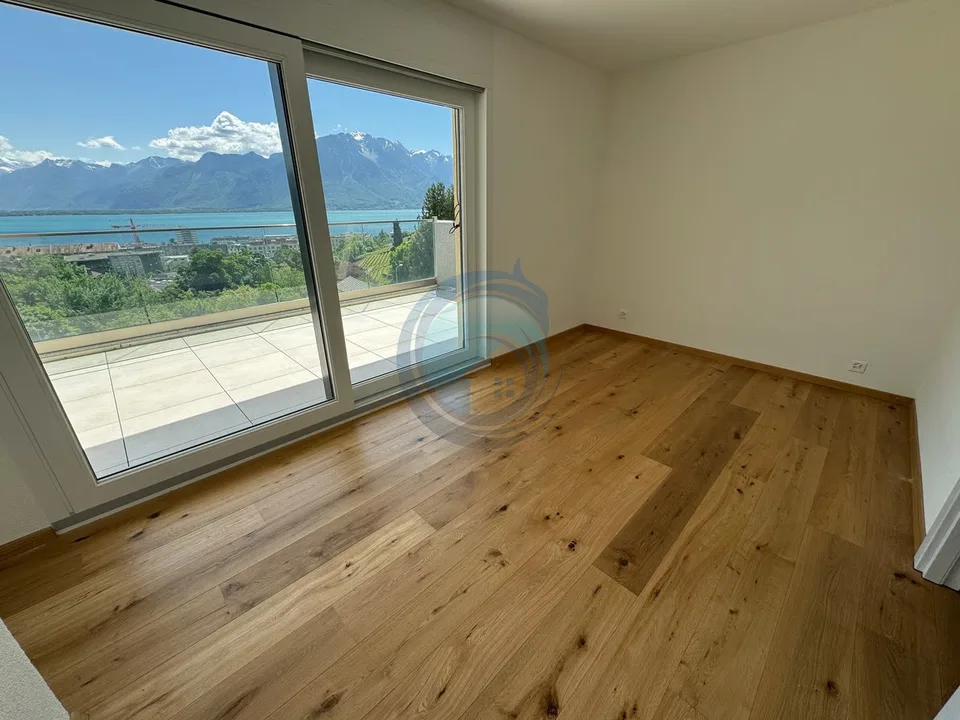 APPARTAMENTO ATTICO DI 2,5 LOCALI CON VISTA PANORAMICA SUL LAGO – foto 5 di 12