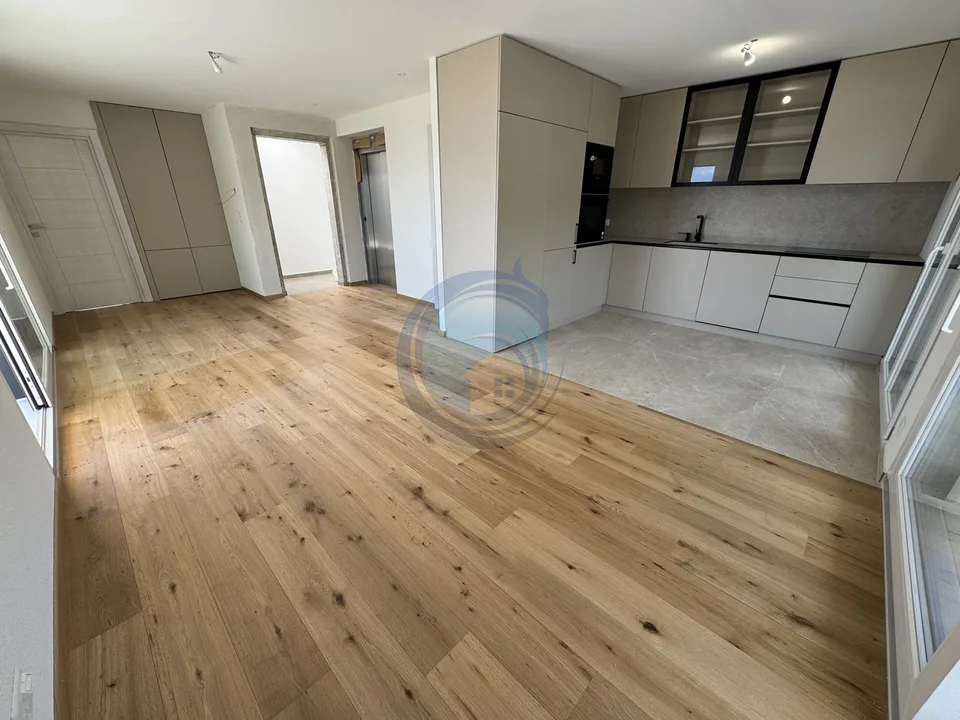 Wohnung mit 2,5 Zimmern im Dachgeschoss mit Panoramablick auf den See