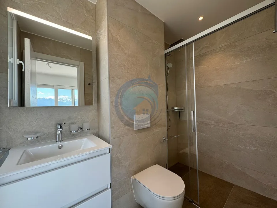 APPARTAMENTO ATTICO DI 2,5 LOCALI CON VISTA PANORAMICA SUL LAGO – foto 7 di 12