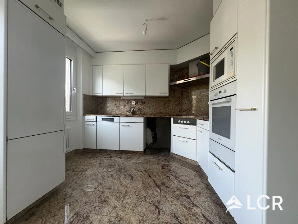 Schönes Apartment mit 4.5 Zimmern / 3 Schlafzimmern / 1 Badezimmer / 2 Balkonen