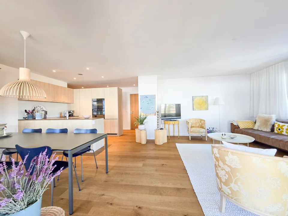 NUR ALS ERSTWOHNSITZ - Moderne 4.5-Zimmer-Wohnung im 1. OG