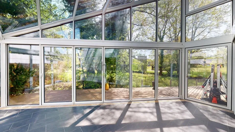 5.5-ROOM SINGLE-FAMILY HOUSE WITH HEATED CONSERVATORY AND GARDEN IDYLL
