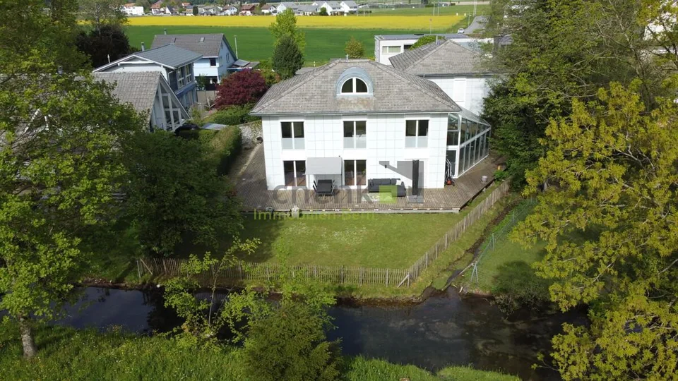5.5-ROOM SINGLE-FAMILY HOUSE WITH HEATED CONSERVATORY AND GARDEN IDYLL