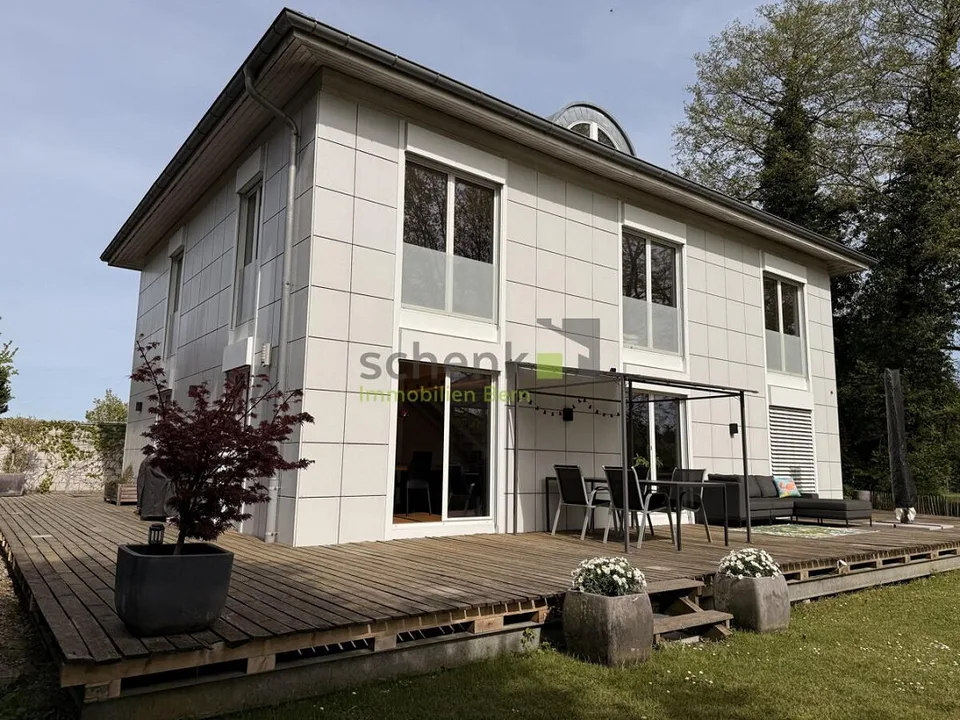 5.5-ZIMMER-EINFAMILIENHAUS MIT BEHEIZTEM WINTERGARTEN UND GARTENIDYLL