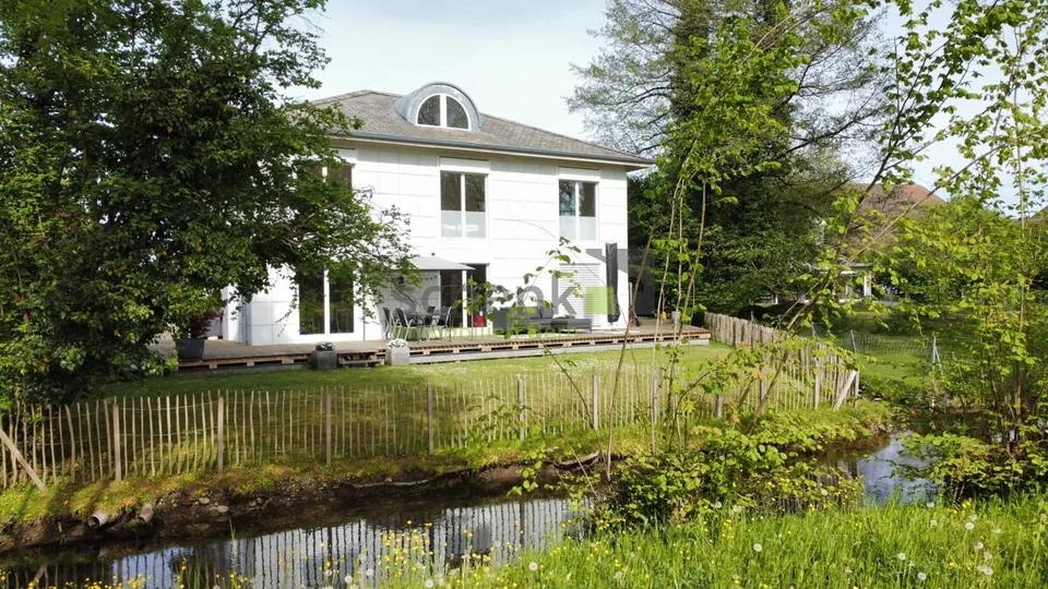 5.5-ROOM SINGLE-FAMILY HOUSE WITH HEATED CONSERVATORY AND GARDEN IDYLL