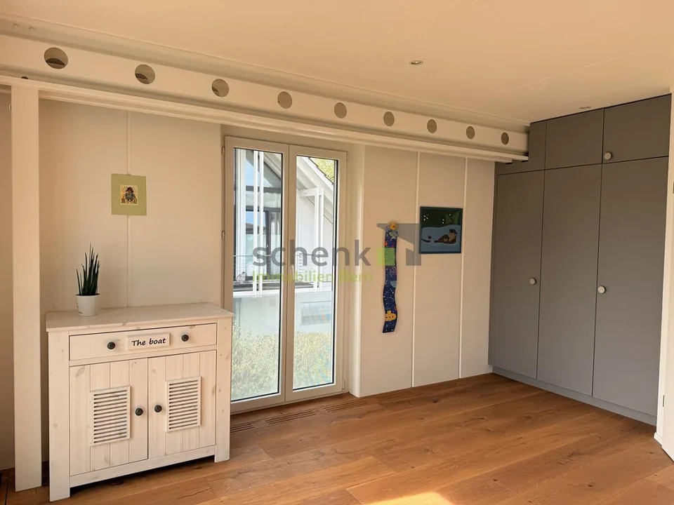 5.5-ROOM SINGLE-FAMILY HOUSE WITH HEATED CONSERVATORY AND GARDEN IDYLL