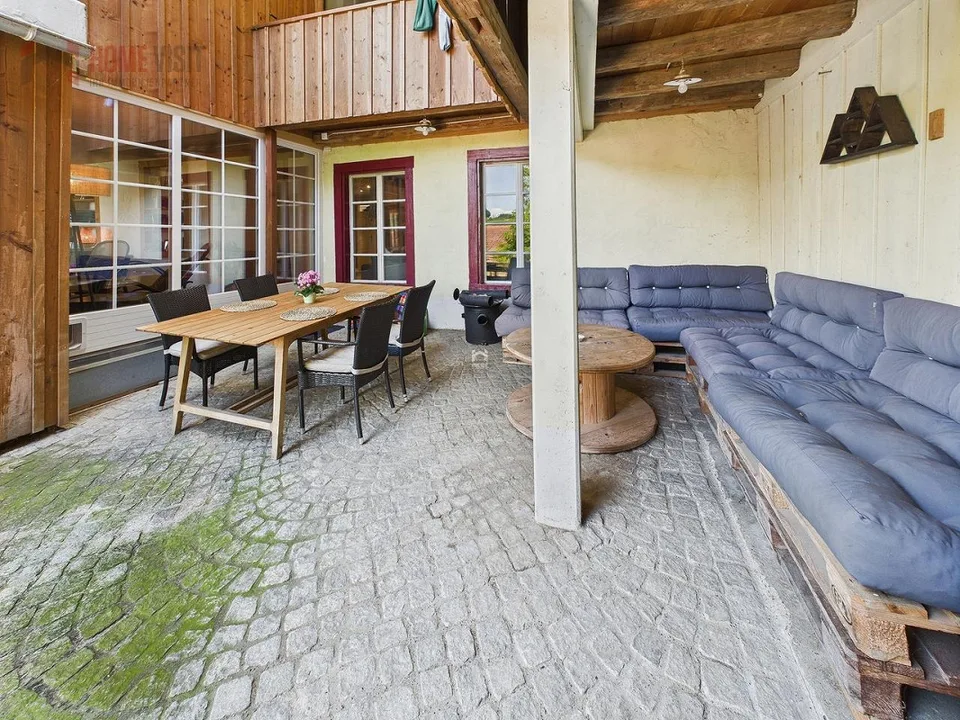 Leben, wo andere träumen - 5.5-Zi.-Wohnung mit Pferdestall & Weide