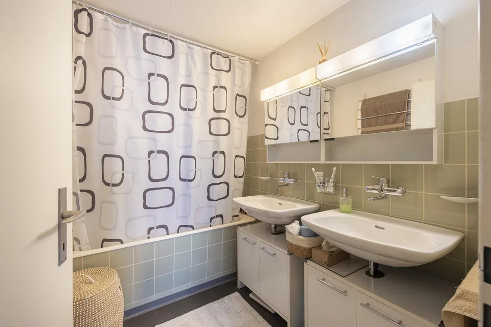 Apartment package with potential including ancillary properties four condominiums