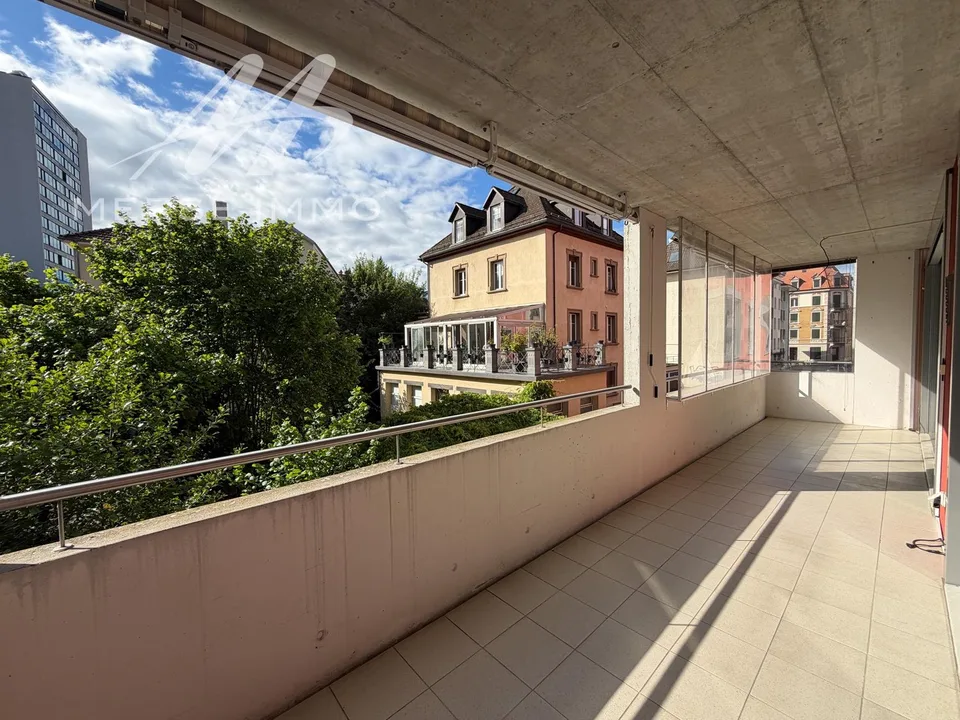 Geräumige 5.5-Zimmer-Wohnung mit Balkon, nur wenige Schritte vom Zentrum von Biel entfernt