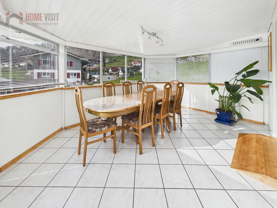 Maison individuelle avec véranda et belle vue sur la vallée dans la nature