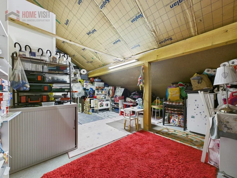 4.5-Zimmer-Wohnung mit Balkon und Hobbyraum in ruhiger Lage