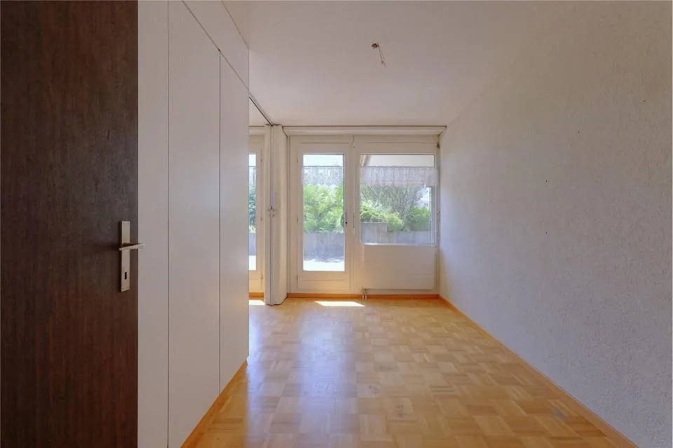 Maison de terrasse de 5 pièces avec terrasse généreuse et potentiel