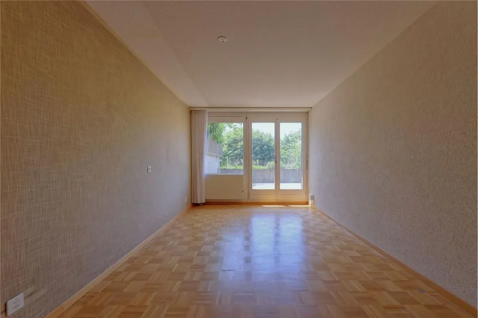 Maison de terrasse de 5 pièces avec terrasse généreuse et potentiel