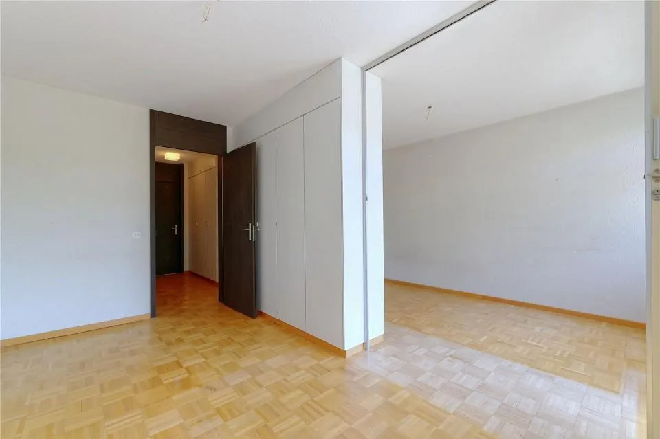 Maison de terrasse de 5 pièces avec terrasse généreuse et potentiel