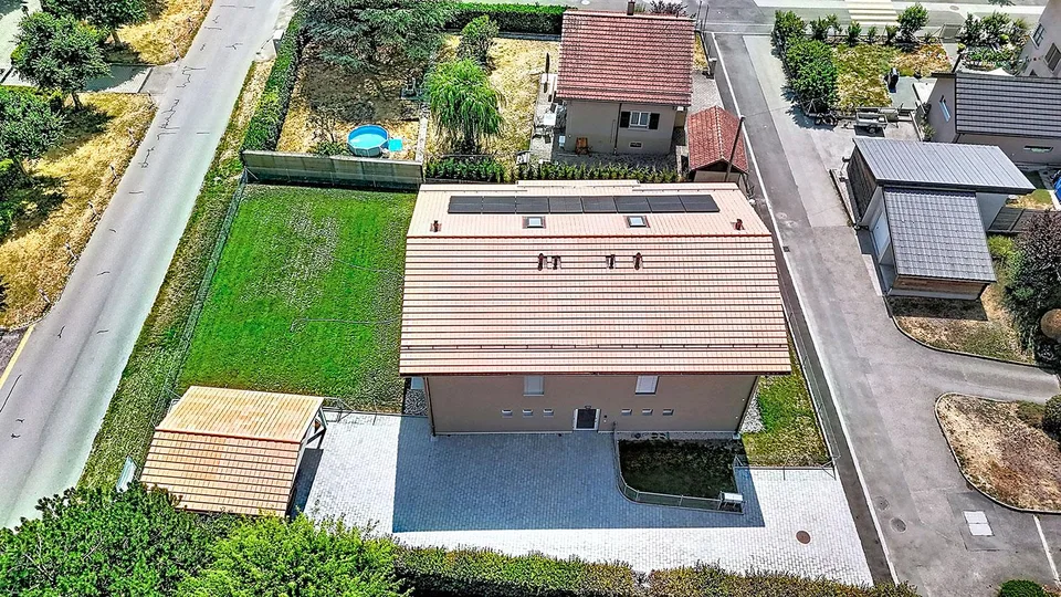Villa bifamiliale avec 7 chambres et jardin