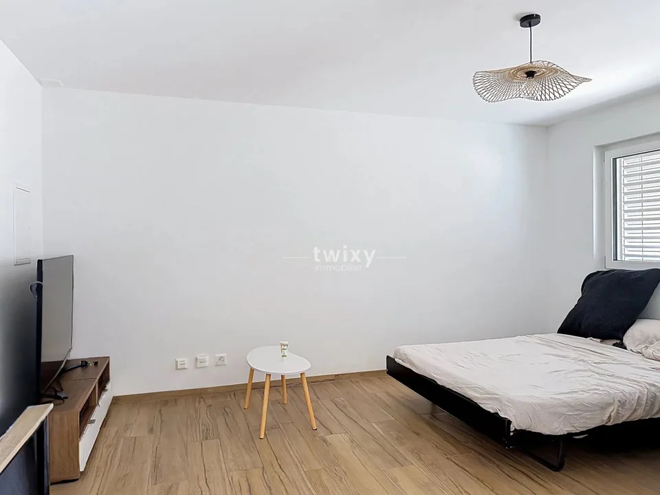 Ayent | Luminoso studio recente con bel balcone