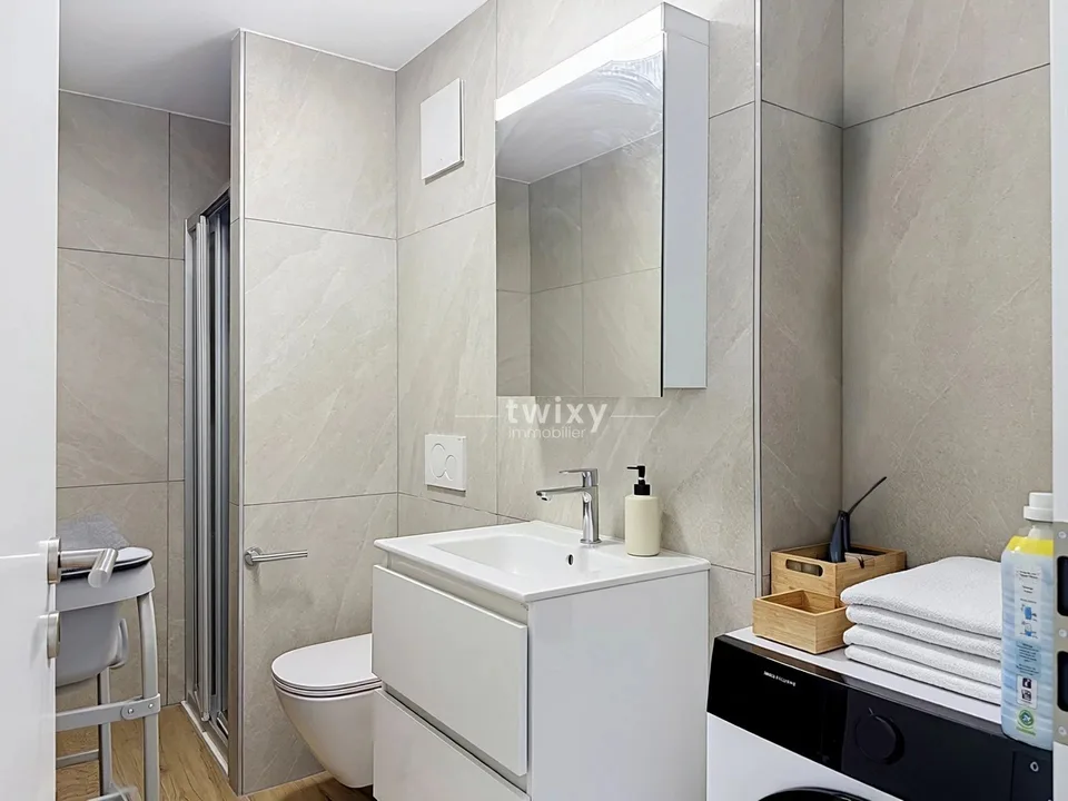 Ayent | Luminoso studio recente con bel balcone