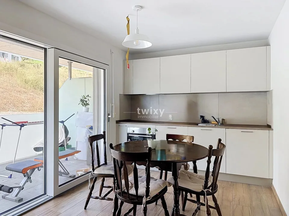 Ayent | Luminoso studio recente con bel balcone