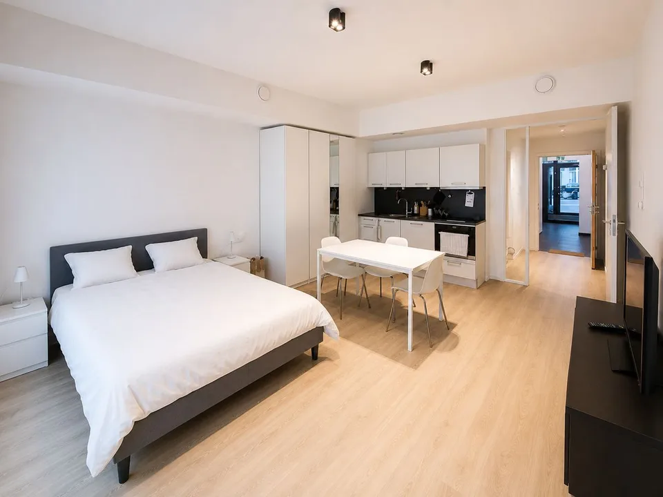 joli studio 1 pièce se trouve à proximité immédiate du centre-ville