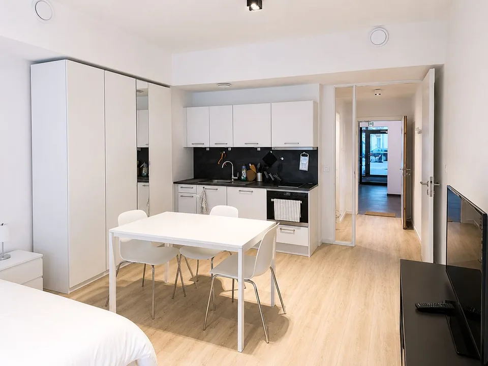joli studio 1 pièce se trouve à proximité immédiate du centre-ville