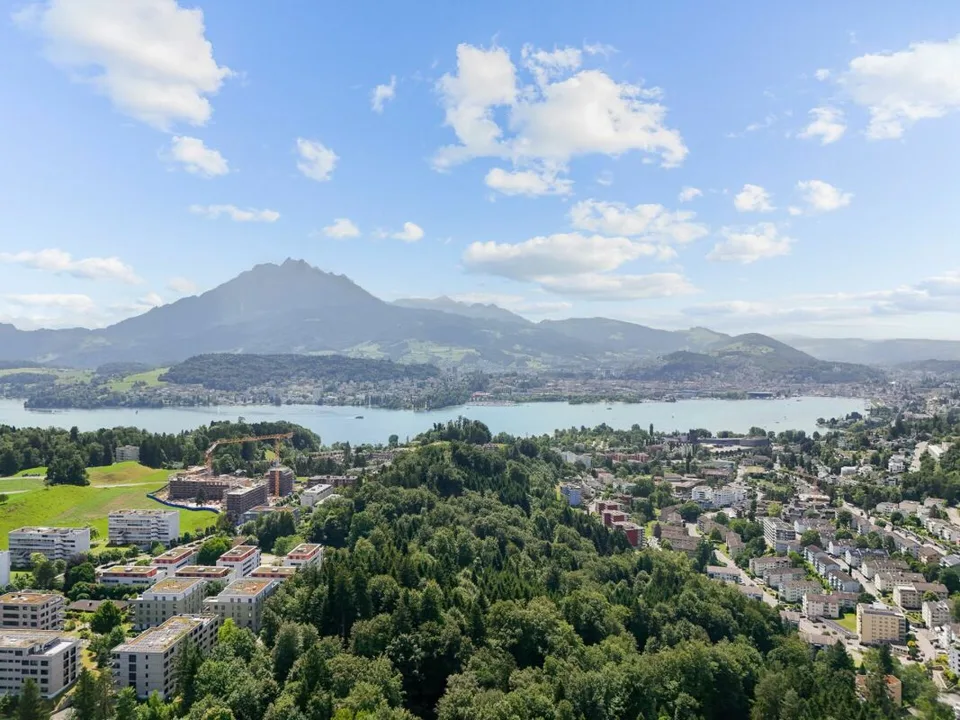 Appartamento 5.5 stanze con due balconi e vista sul Pilatus