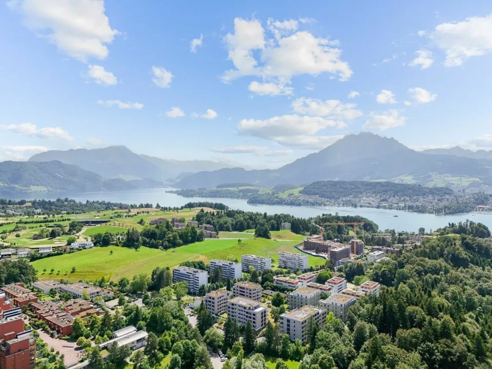 Appartamento 5.5 stanze con due balconi e vista sul Pilatus