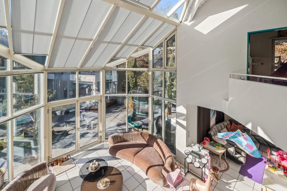 EXKLUSIVE VILLA MIT POOL | 285 m² WOHNFLÄCHE | 1'058 m² GRUNDSTÜCK