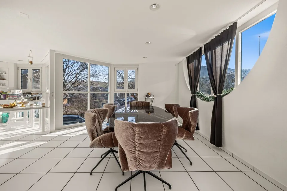 EXKLUSIVE VILLA MIT POOL | 285 m² WOHNFLÄCHE | 1'058 m² GRUNDSTÜCK