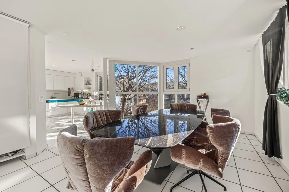 EXKLUSIVE VILLA MIT POOL | 285 m² WOHNFLÄCHE | 1'058 m² GRUNDSTÜCK