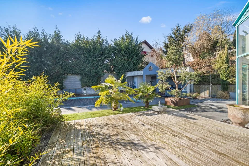 EXKLUSIVE VILLA MIT POOL | 285 m² WOHNFLÄCHE | 1'058 m² GRUNDSTÜCK