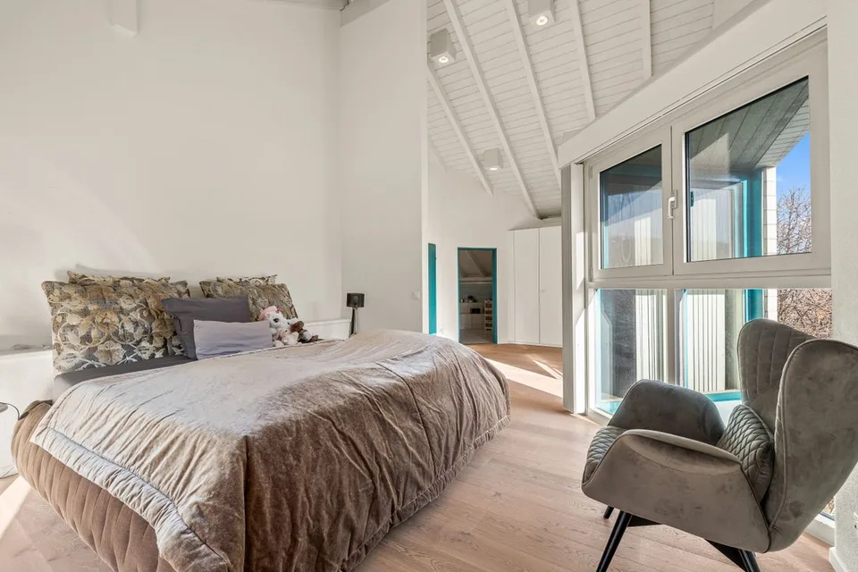 EXKLUSIVE VILLA MIT POOL | 285 m² WOHNFLÄCHE | 1'058 m² GRUNDSTÜCK