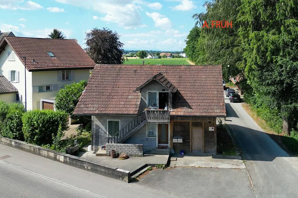 Zweifamilienhaus mit Potenzial für eine umfassende Erneuerung