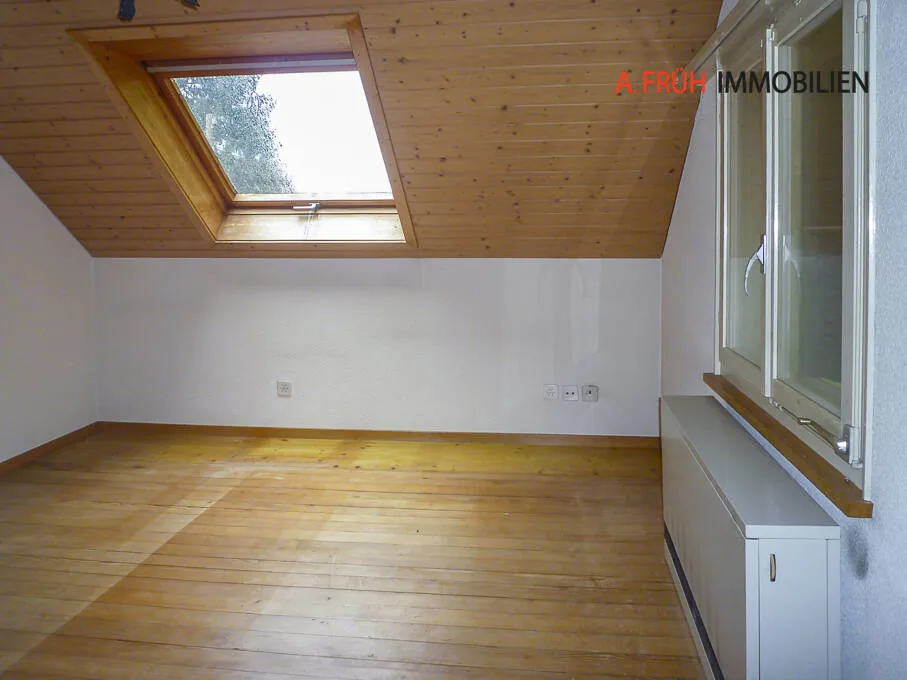 Maison à deux familles avec potentiel pour une rénovation complète