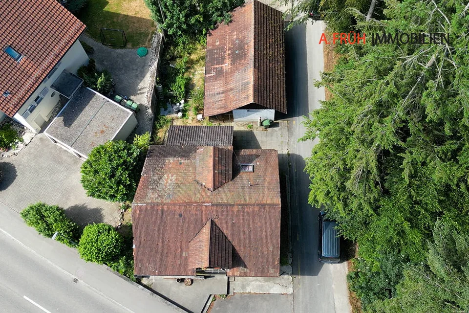 Maison à deux familles avec potentiel pour une rénovation complète