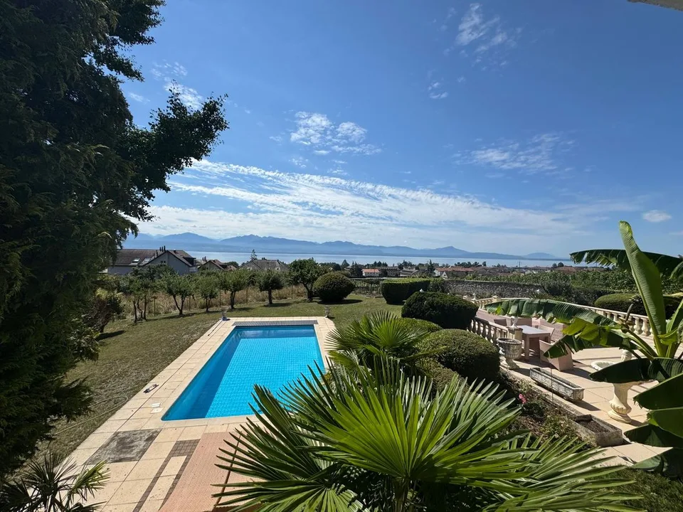 ST-PREX - Maison de charme avec piscine et vue sur le lac à louer à St-Prex
