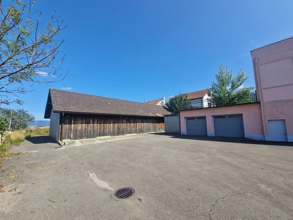 Fabbrica con 2 appartamenti in vendita a Courfaivre