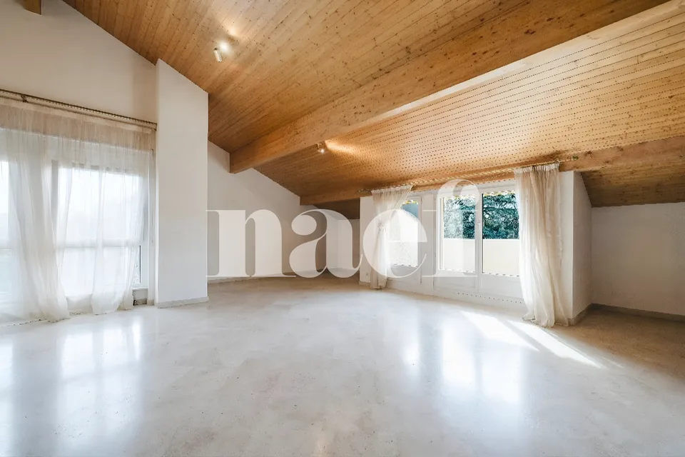 Elegante Duplexwohnung mit doppelter Höhe und bewaldetem Park in einer prestigeträchtigen Residenz