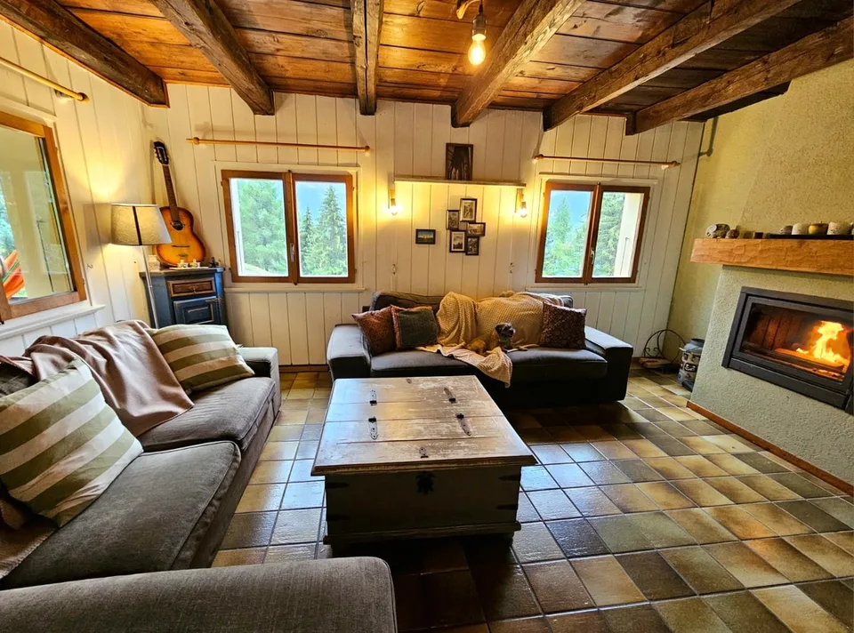 Typisches Chalet mit großem Garten