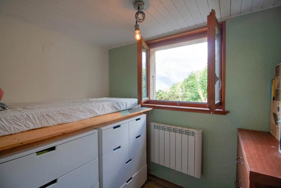 Typisches Chalet mit großem Garten